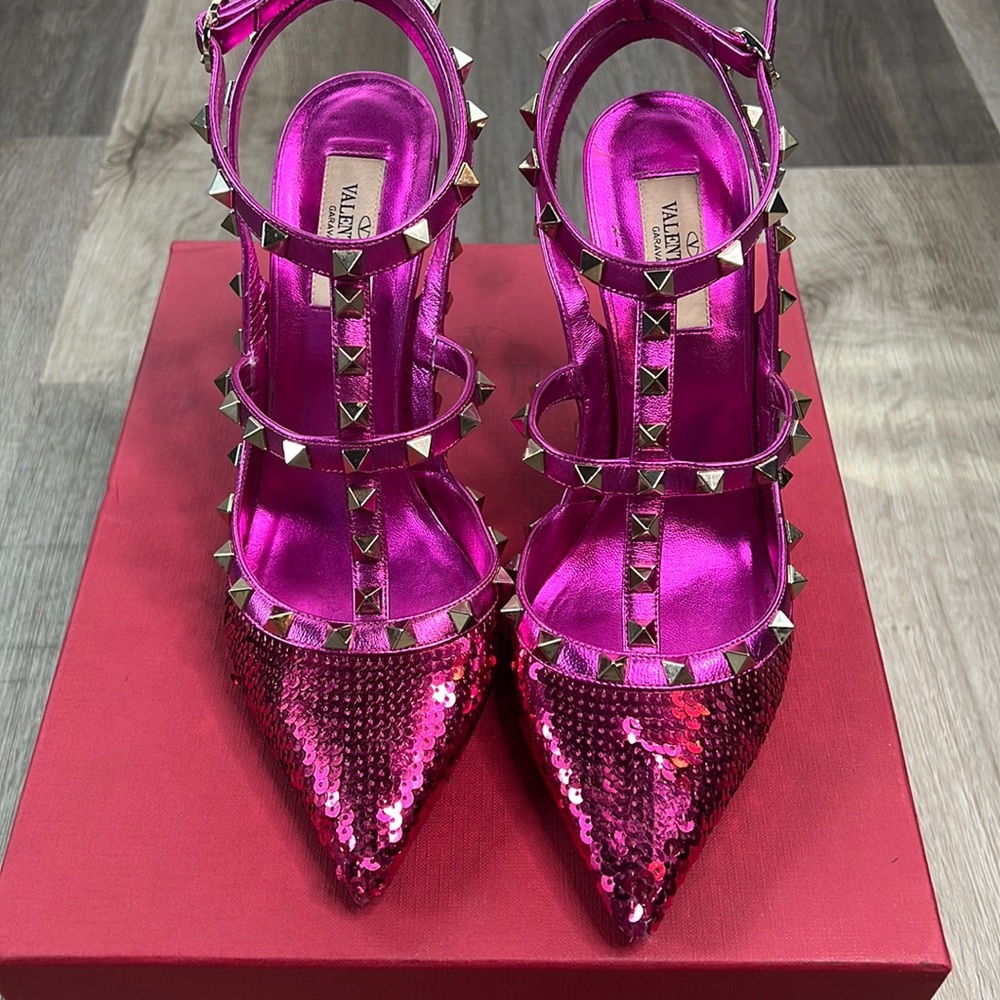 Valentino rockstuds fuchsia. Size 39.